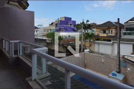 Casa de condomínio para alugar com 240m², 4 quartos e 3 vagasVaranda da Suíte 1