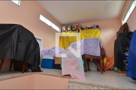 Casa de condomínio para alugar com 240m², 4 quartos e 3 vagasSótão