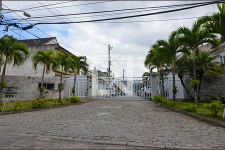 Casa de condomínio para alugar com 240m², 4 quartos e 3 vagasFachada e portaria