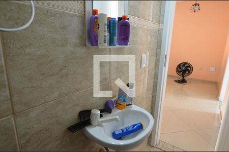 Lavabo de casa de condomínio para alugar com 4 quartos, 240m² em Vargem Pequena, Rio de Janeiro