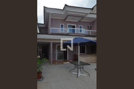 Casa de condomínio para alugar com 240m², 4 quartos e 3 vagasÁrea Externa