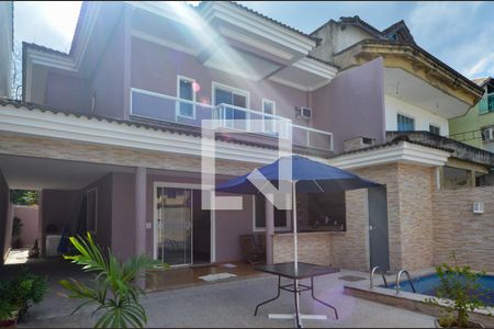 Casa de condomínio para alugar com 240m², 4 quartos e 3 vagasÁrea Externa