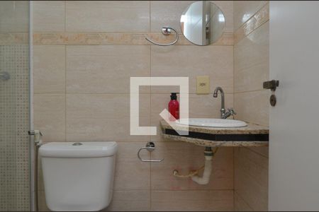 Casa de condomínio para alugar com 240m², 4 quartos e 3 vagasBanheiro da Suíte 1