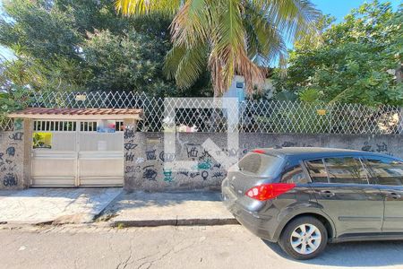 Casa à venda com 90m², 4 quartos e 2 vagas Casa à venda com 90m², 4 quartos e 2 vagasFachada