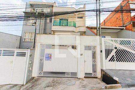 Casa à venda com 258m², 3 quartos e 4 vagas Casa à venda com 258m², 3 quartos e 4 vagasFachada