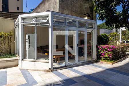 Apartamento para alugar com 60m², 2 quartos e 2 vagas Apartamento para alugar com 60m², 2 quartos e 2 vagasÁrea comum do prédio - churrasqueira