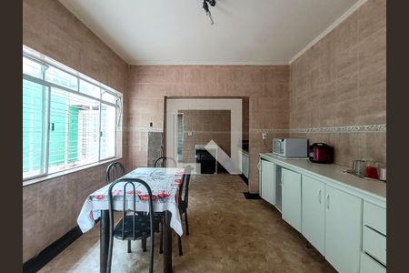 Casa à venda com 186m², 3 quartos e 6 vagas Casa à venda com 186m², 3 quartos e 6 vagasCopa