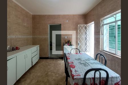 Casa à venda com 186m², 3 quartos e 6 vagas Casa à venda com 186m², 3 quartos e 6 vagasCopa