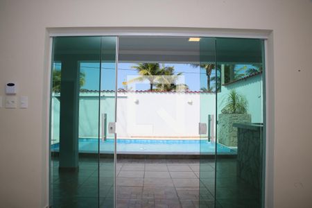 Sala vista piscina de casa para alugar com 3 quartos, 120m² em Solemar, Praia Grande