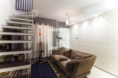 Sala de casa de condomínio para alugar com 2 quartos, 64m² em Itaquera, São Paulo