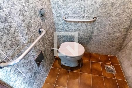 Casa de condomínio para alugar com 238m², 3 quartos e 3 vagas Casa de condomínio para alugar com 238m², 3 quartos e 3 vagasBanheiro de Serviço