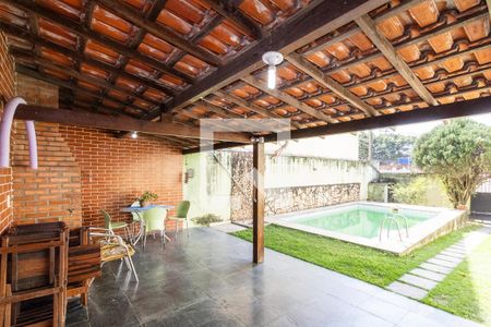Casa de condomínio para alugar com 238m², 3 quartos e 3 vagas Casa de condomínio para alugar com 238m², 3 quartos e 3 vagasQuintal