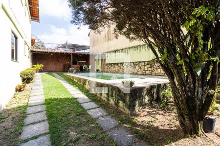 Casa de condomínio para alugar com 238m², 3 quartos e 3 vagas Casa de condomínio para alugar com 238m², 3 quartos e 3 vagasQuintal
