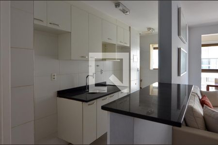 Apartamento para alugar com 211m², 3 quartos e 2 vagas Apartamento para alugar com 211m², 3 quartos e 2 vagasCozinha e Área de serviço