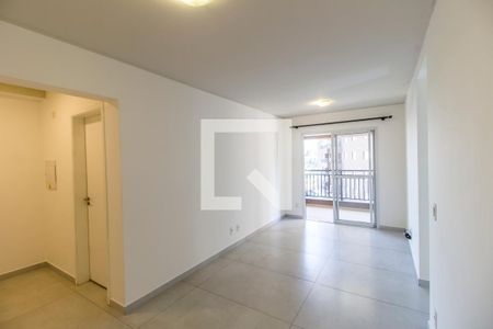 Sala  de apartamento à venda com 3 quartos, 79m² em Jardim Tupanci, Barueri