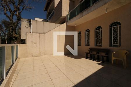Casa à venda com 100m², 4 quartos e 2 vagasQuintal