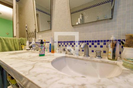 Casa à venda com 250m², 4 quartos e 5 vagasBanheiro da Suíte