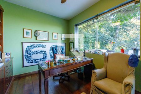 Casa à venda com 250m², 4 quartos e 5 vagasEscritório