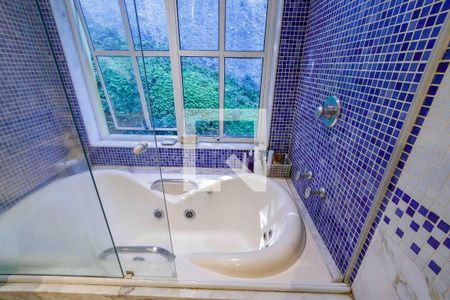 Casa à venda com 250m², 4 quartos e 5 vagasBanheiro da Suíte