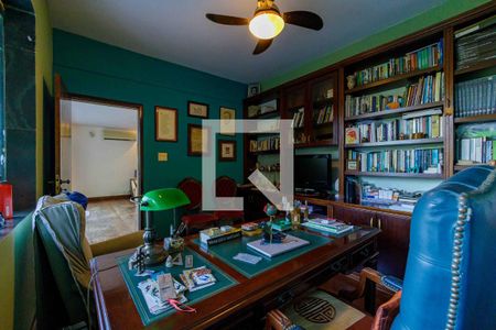 Casa à venda com 250m², 4 quartos e 5 vagasEscritório