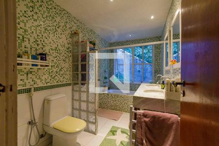 Casa à venda com 250m², 4 quartos e 5 vagasBanheiro