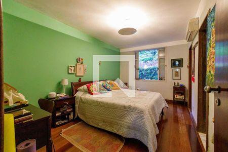 Casa à venda com 250m², 4 quartos e 5 vagasSuíte