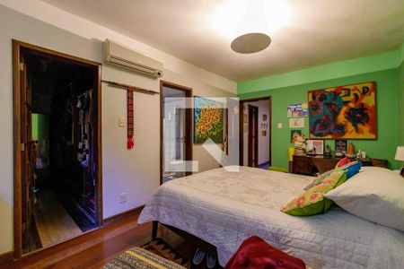 Casa à venda com 250m², 4 quartos e 5 vagasSuíte