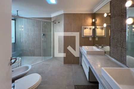 Apartamento à venda com 161m², 3 quartos e 3 vagasBanheiro da Suíte 1