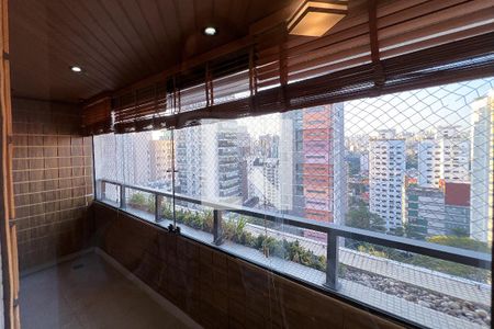 Apartamento à venda com 161m², 3 quartos e 3 vagasVaranda