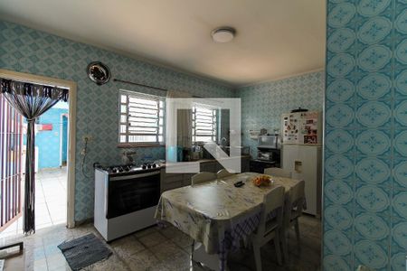 Casa à venda com 180m², 2 quartos e 2 vagas Casa à venda com 180m², 2 quartos e 2 vagasCozinha