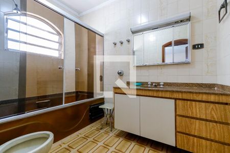 Casa à venda com 340m², 3 quartos e 6 vagasBanheiro da Suíte 1