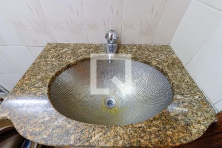 Casa à venda com 340m², 3 quartos e 6 vagasBanheiro da Suíte 2