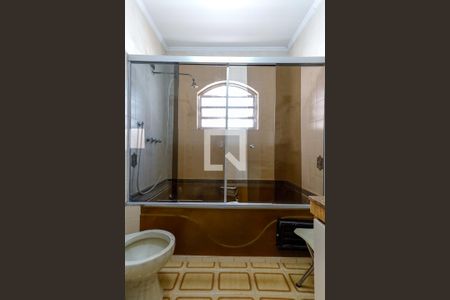 Casa à venda com 340m², 3 quartos e 6 vagasBanheiro da Suíte 1