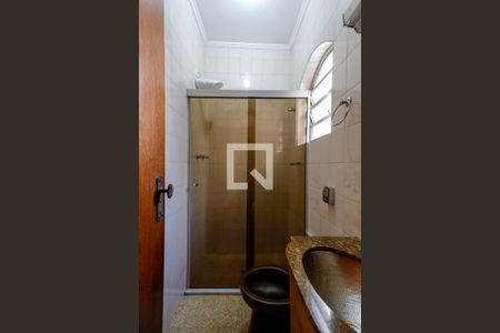 Casa à venda com 340m², 3 quartos e 6 vagasBanheiro da Suíte 2