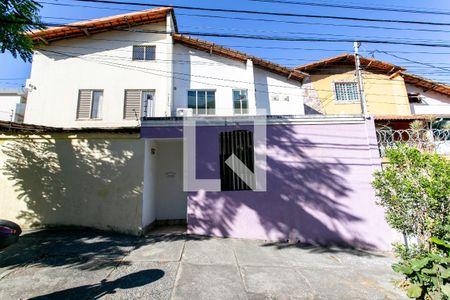 Casa para alugar com 99m², 3 quartos e sem vagaFachada