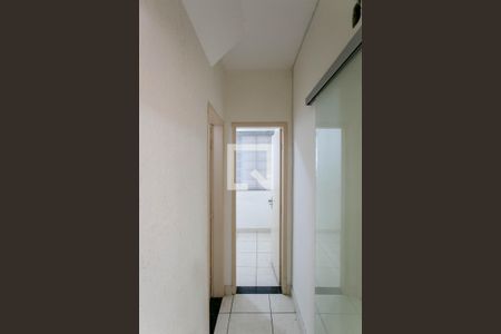 Corredor de casa para alugar com 3 quartos, 99m² em Santa Rosa, Belo Horizonte