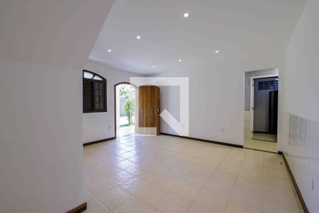 Sala de casa para alugar com 3 quartos, 140m² em Recreio dos Bandeirantes, Rio de Janeiro