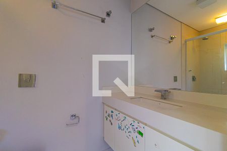 Casa à venda com 350m², 3 quartos e 6 vagasBanheiro da Suíte 3