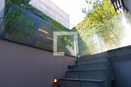 Casa à venda com 350m², 3 quartos e 6 vagasEscada