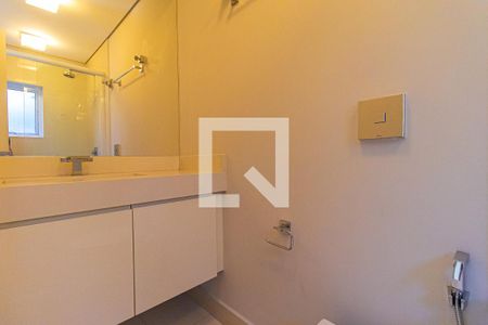 Casa à venda com 350m², 3 quartos e 6 vagasBanheiro da Suíte 2