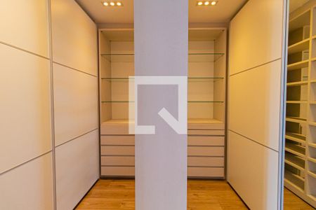 Casa à venda com 350m², 3 quartos e 6 vagasCloset da Suíte master