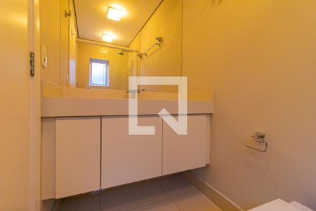 Casa à venda com 350m², 3 quartos e 6 vagasBanheiro da Suíte 2