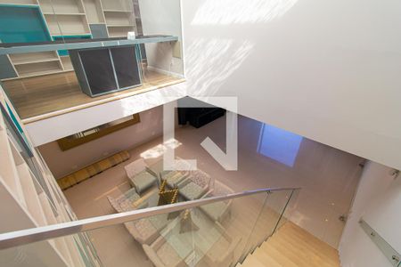 Casa à venda com 350m², 3 quartos e 6 vagasEscada