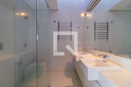 Casa à venda com 350m², 3 quartos e 6 vagasBanheiro da Suíte master