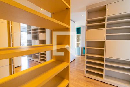Casa à venda com 350m², 3 quartos e 6 vagasCloset da Suíte master