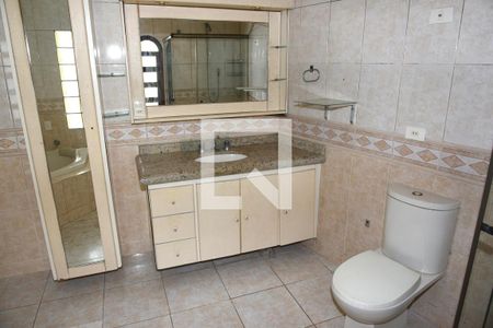 Casa à venda com 440m², 4 quartos e 5 vagasBanheiro da Suíte 1