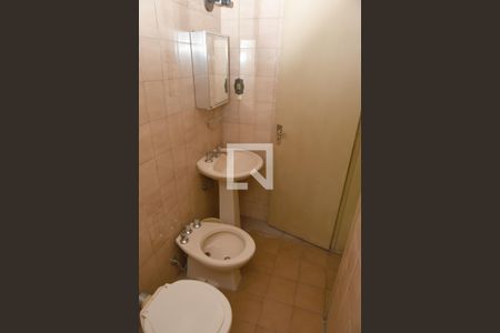 Casa à venda com 440m², 4 quartos e 5 vagasBanheiro da Suíte 2