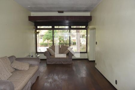 Casa à venda com 440m², 4 quartos e 5 vagasSala