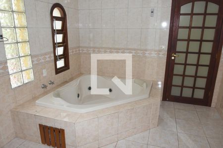 Casa à venda com 440m², 4 quartos e 5 vagasBanheiro da Suíte 1