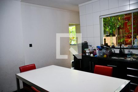 Casa à venda com 165m², 2 quartos e 2 vagasCozinha